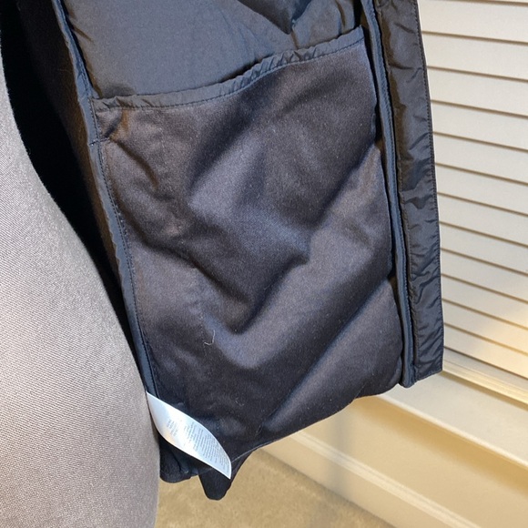 Women’s Athleta puffer jacket with thin sleeves - Picture 8 of 11